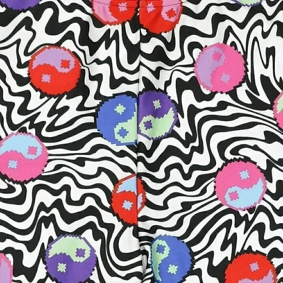 Trippy Yin Yang Biker Shorts‎ Size Small 80s Colorful Shorts Summer Biker Shorts - Picture 3 of 3